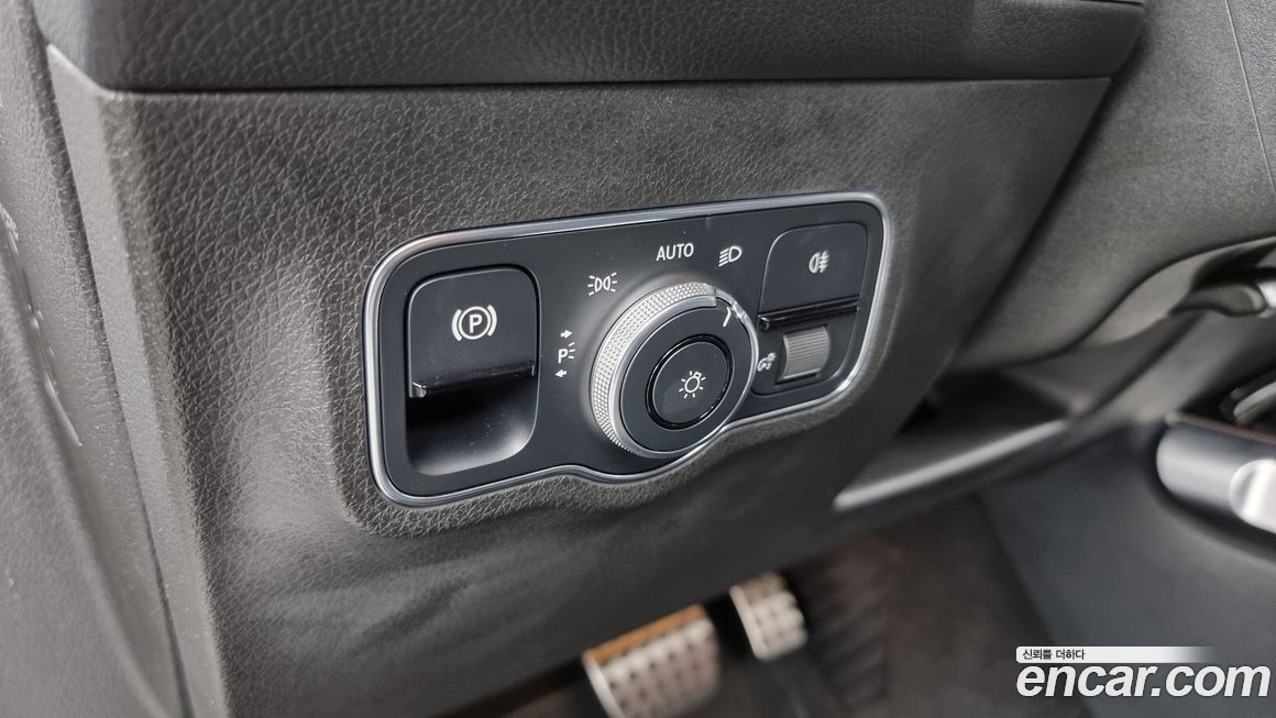 Mercedes-Benz GLB-Class 2021