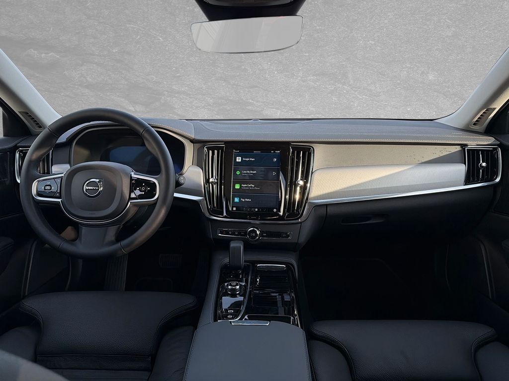Volvo V90 2025