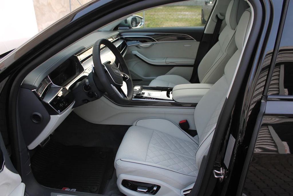 Audi S8 2024
