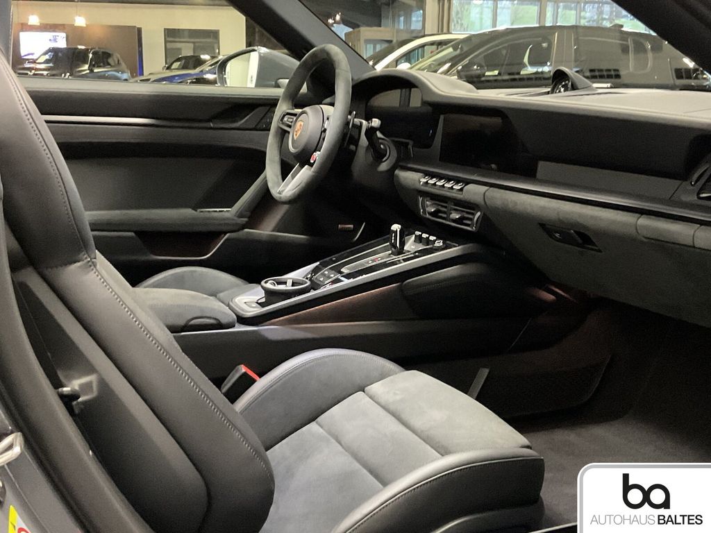 Porsche 992 2025