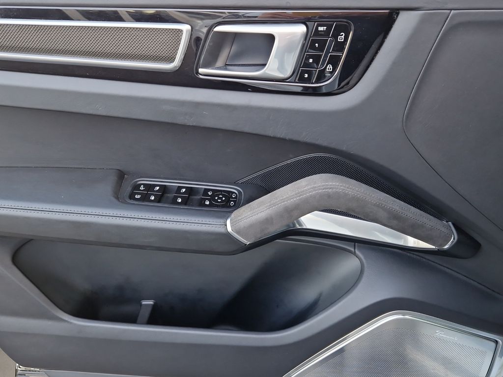 Porsche Cayenne 2021