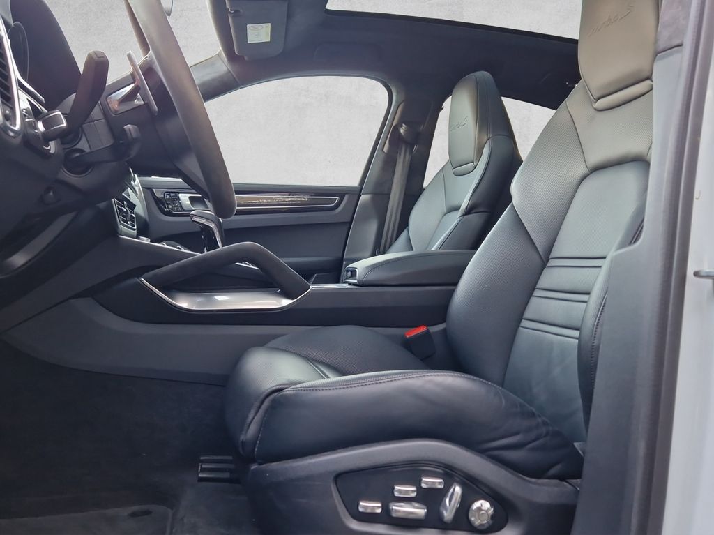 Porsche Cayenne 2021