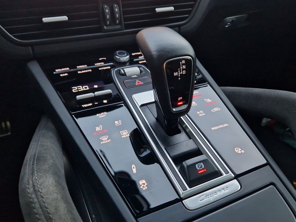 Porsche Cayenne 2021