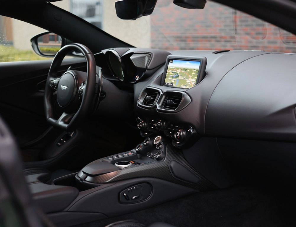 Aston Martin V12 Vantage 2023