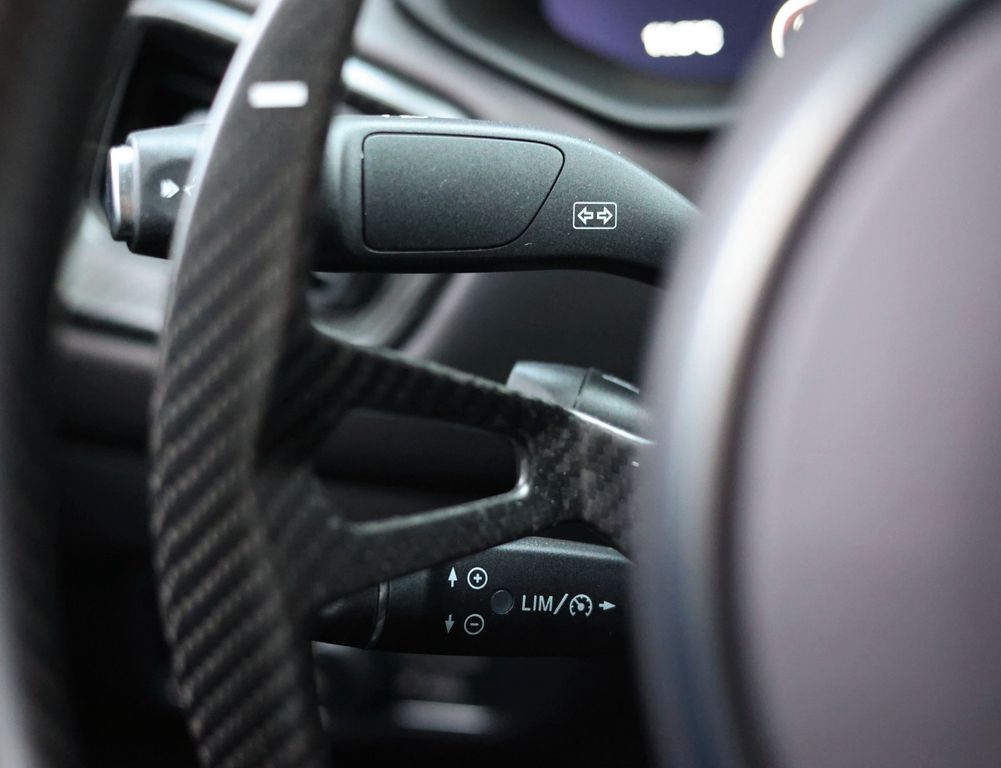 Aston Martin V12 Vantage 2023