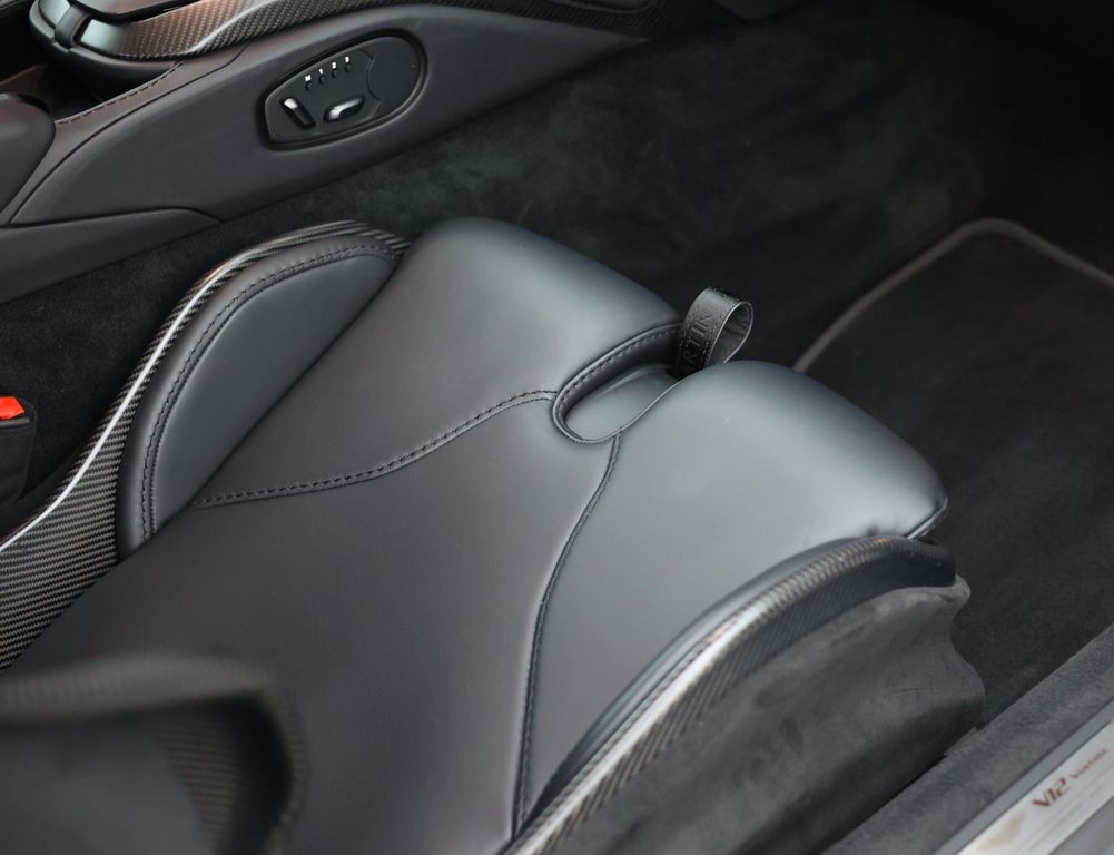 Aston Martin V12 Vantage 2023