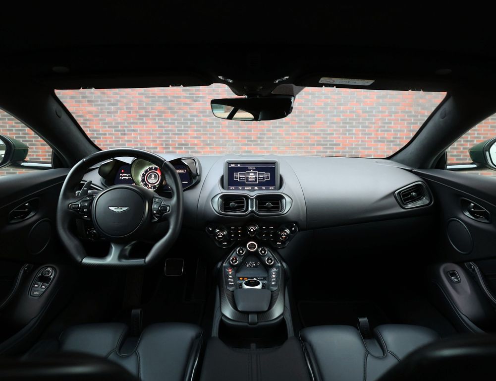 Aston Martin V12 Vantage 2023