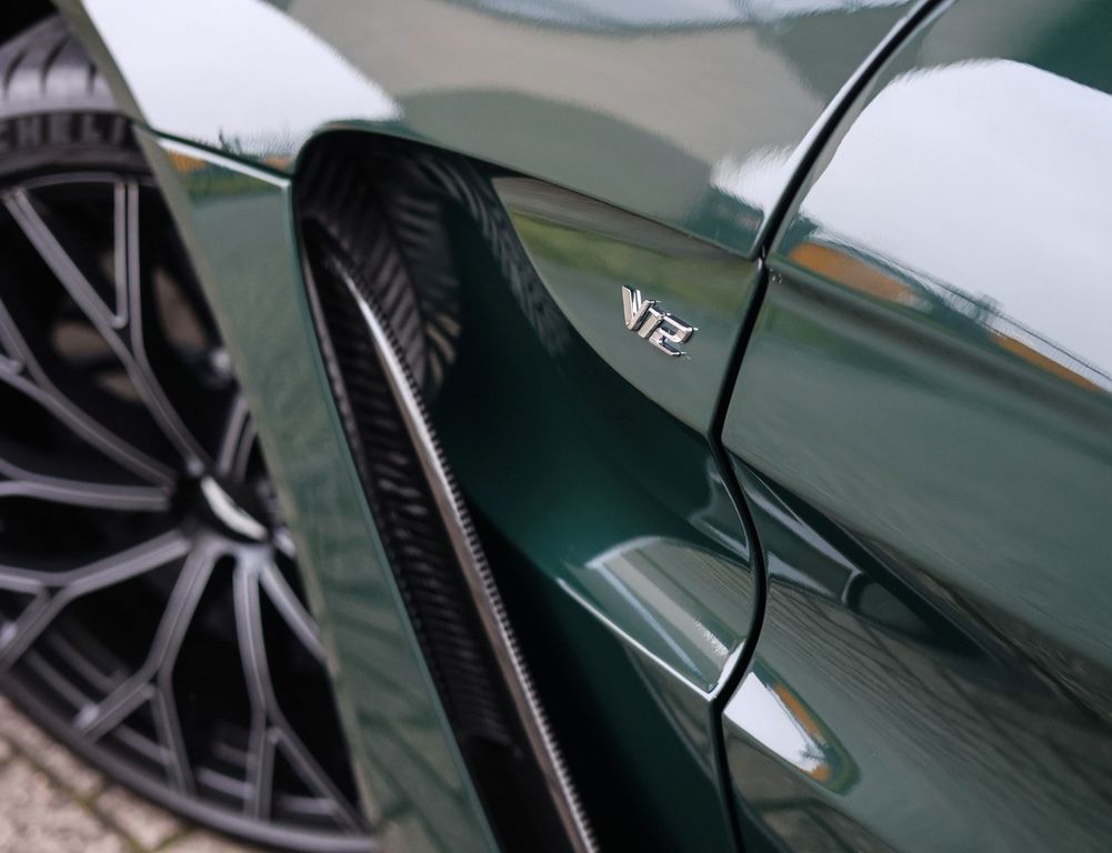 Aston Martin V12 Vantage 2023