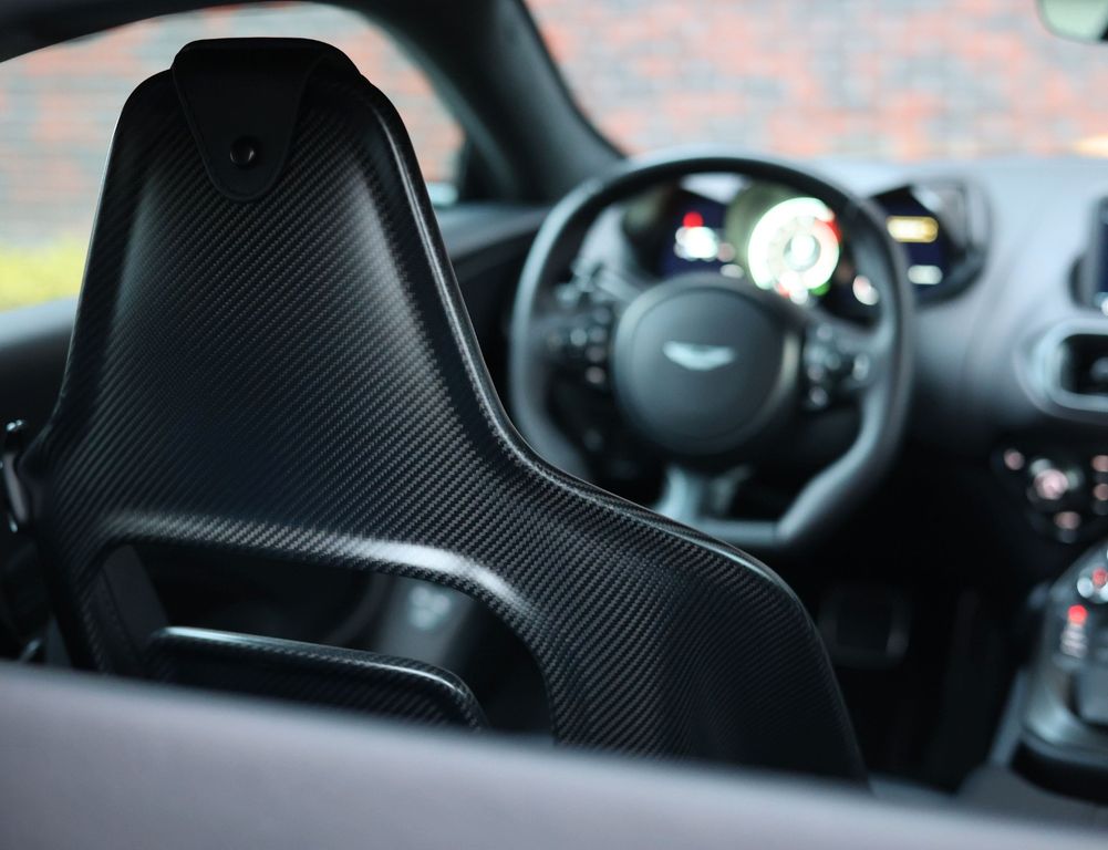 Aston Martin V12 Vantage 2023