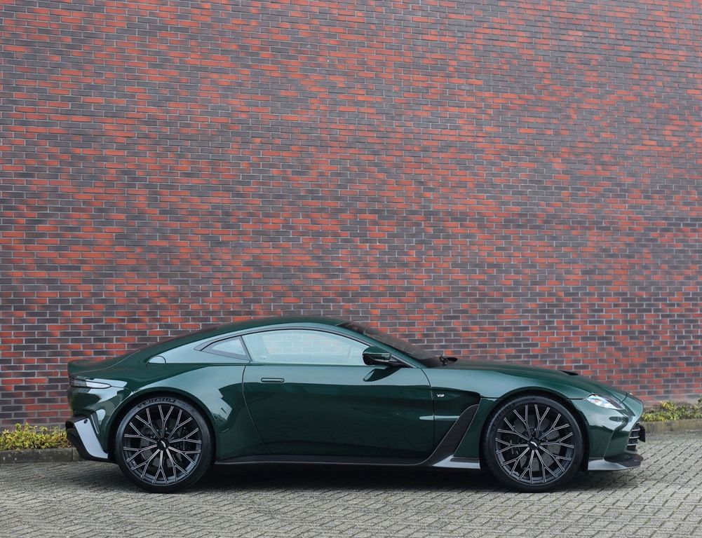Aston Martin V12 Vantage 2023