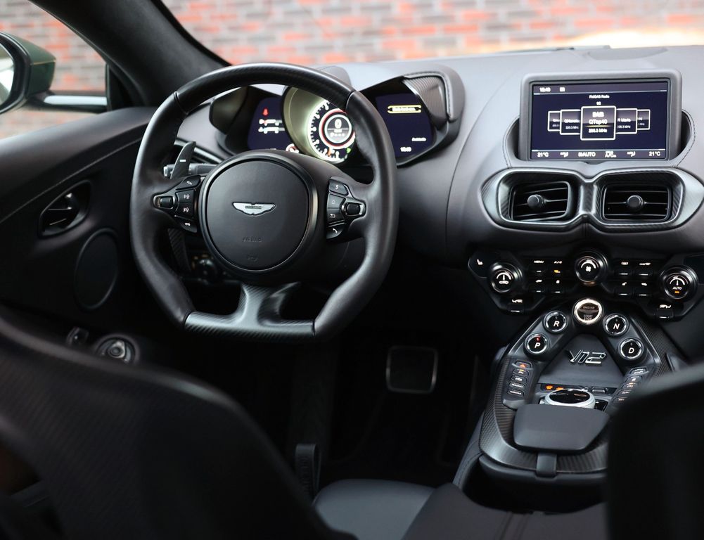 Aston Martin V12 Vantage 2023