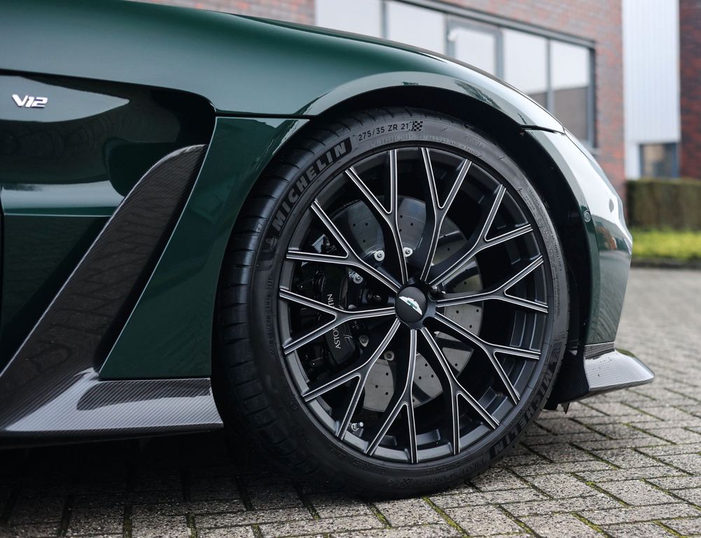 Aston Martin V12 Vantage 2023