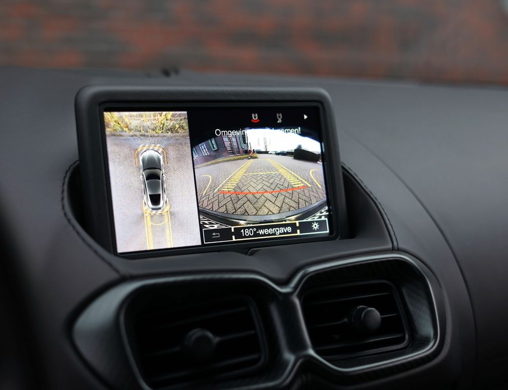 Aston Martin V12 Vantage 2023