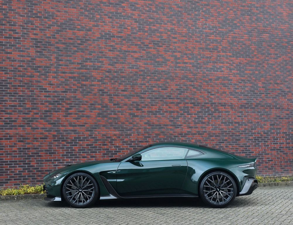 Aston Martin V12 Vantage 2023