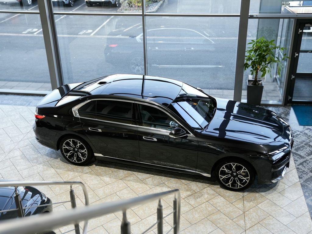 BMW i7 2024