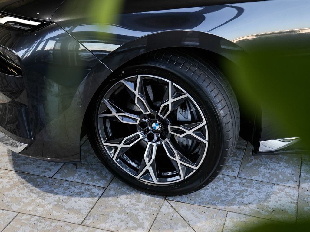 BMW i7 2024