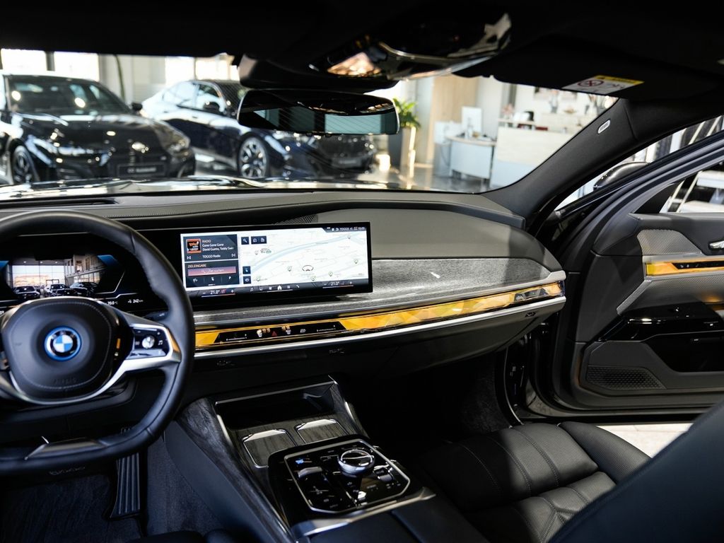 BMW i7 2024