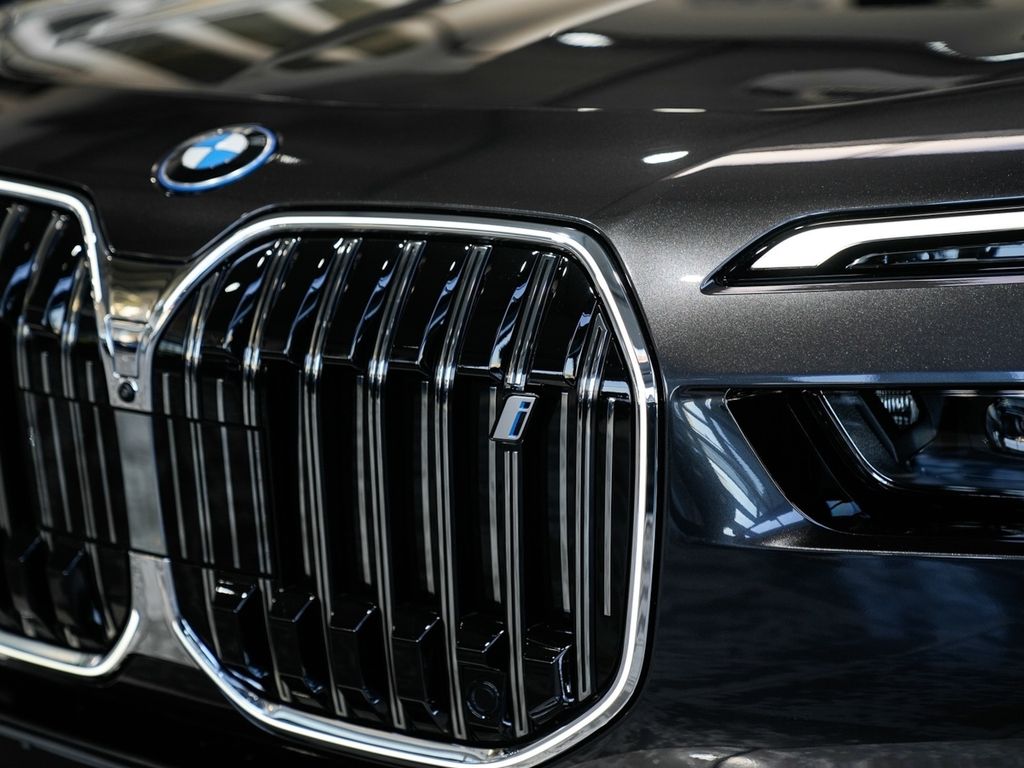 BMW i7 2024
