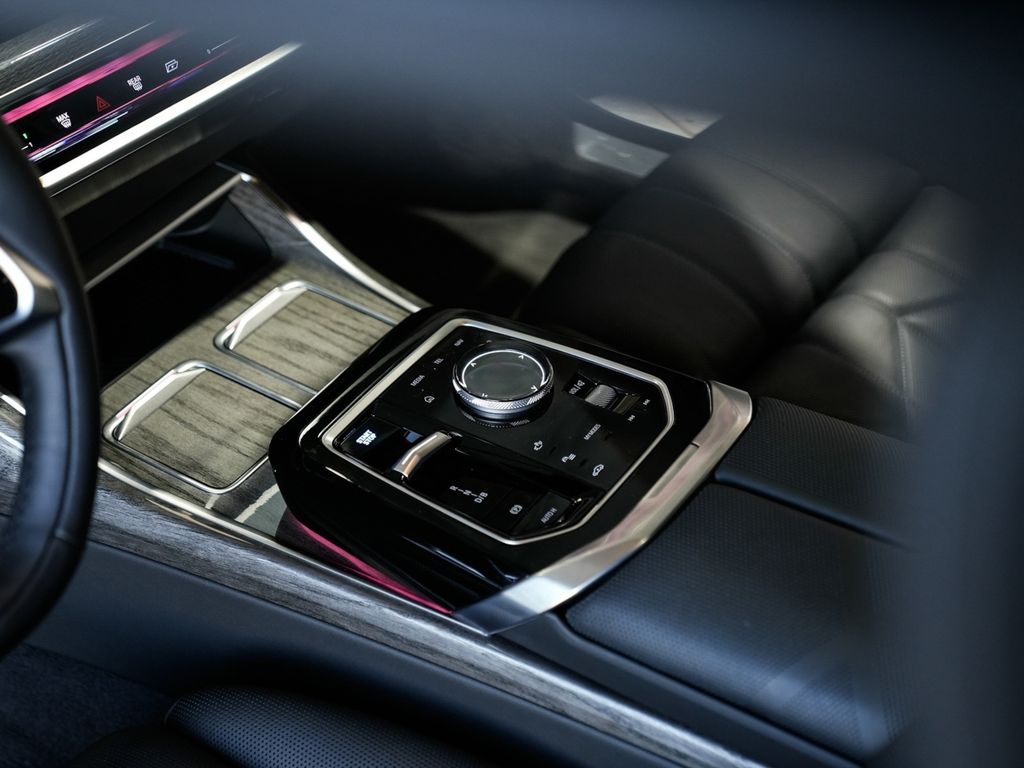 BMW i7 2024