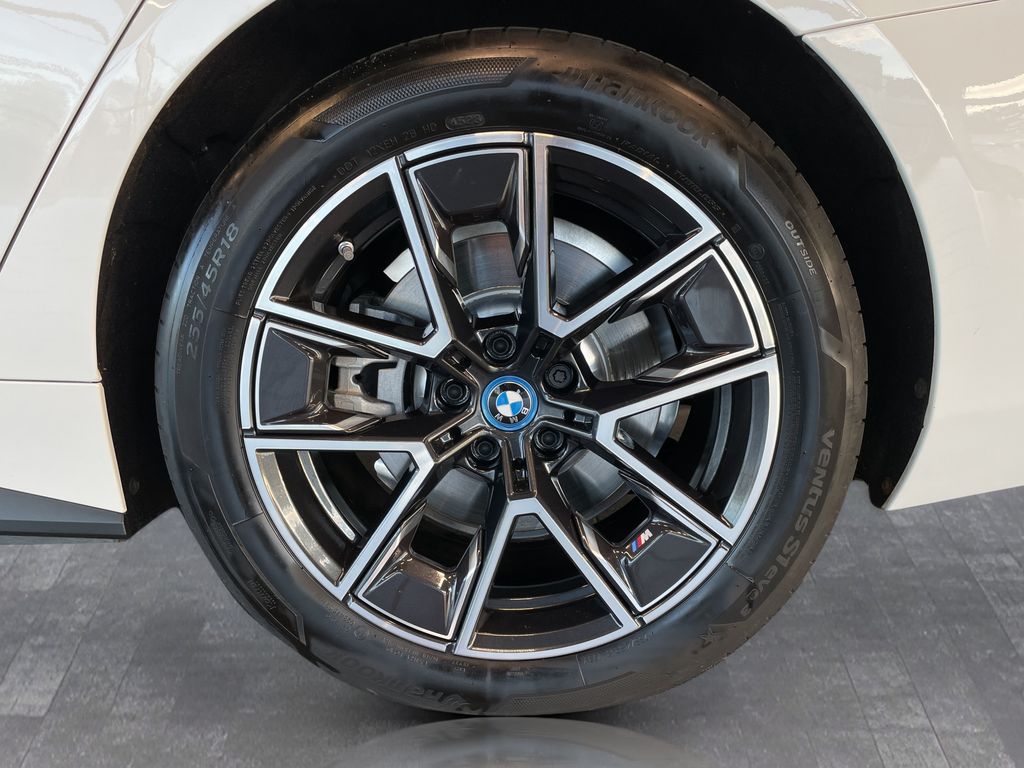 BMW i4 2023