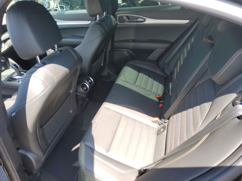 Alfa Romeo Stelvio 2025