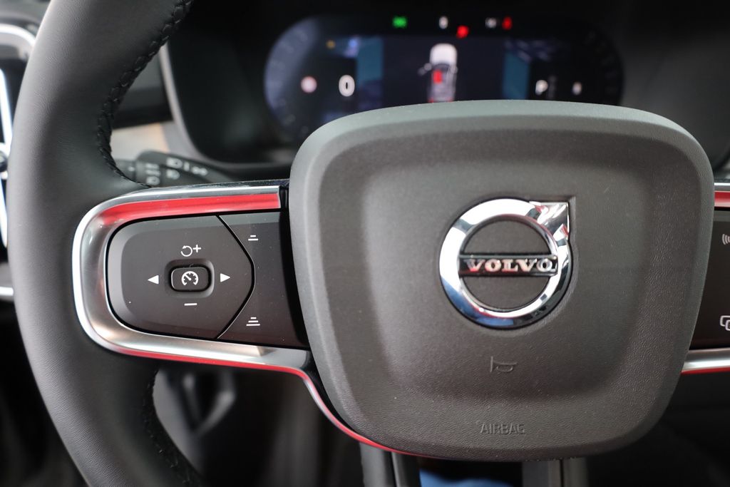Volvo XC40 2025