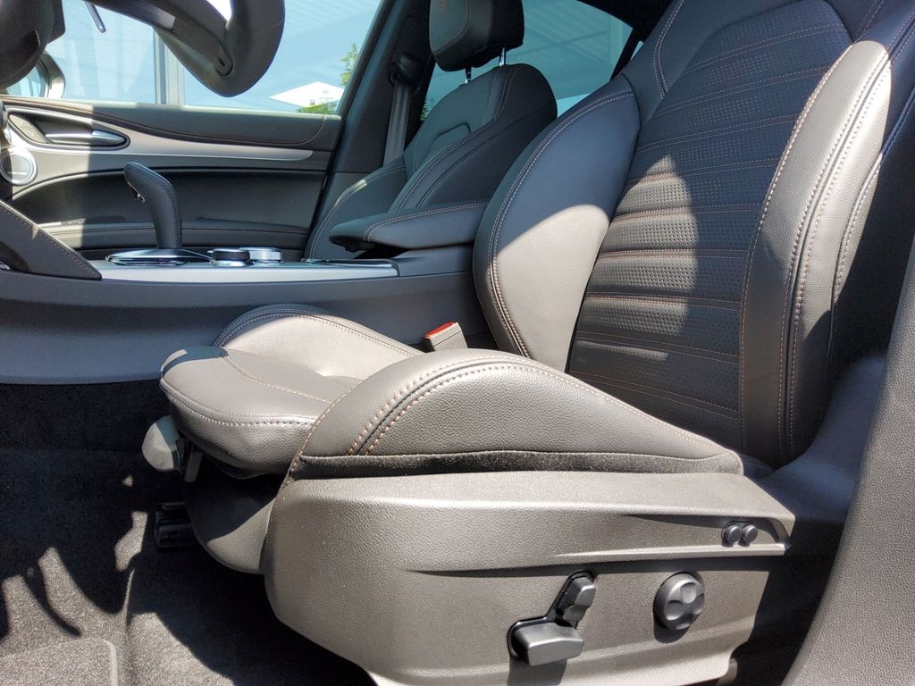 Alfa Romeo Stelvio 2025