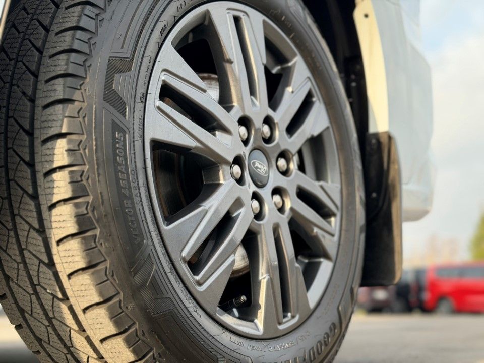 Ford Tourneo Custom 2025