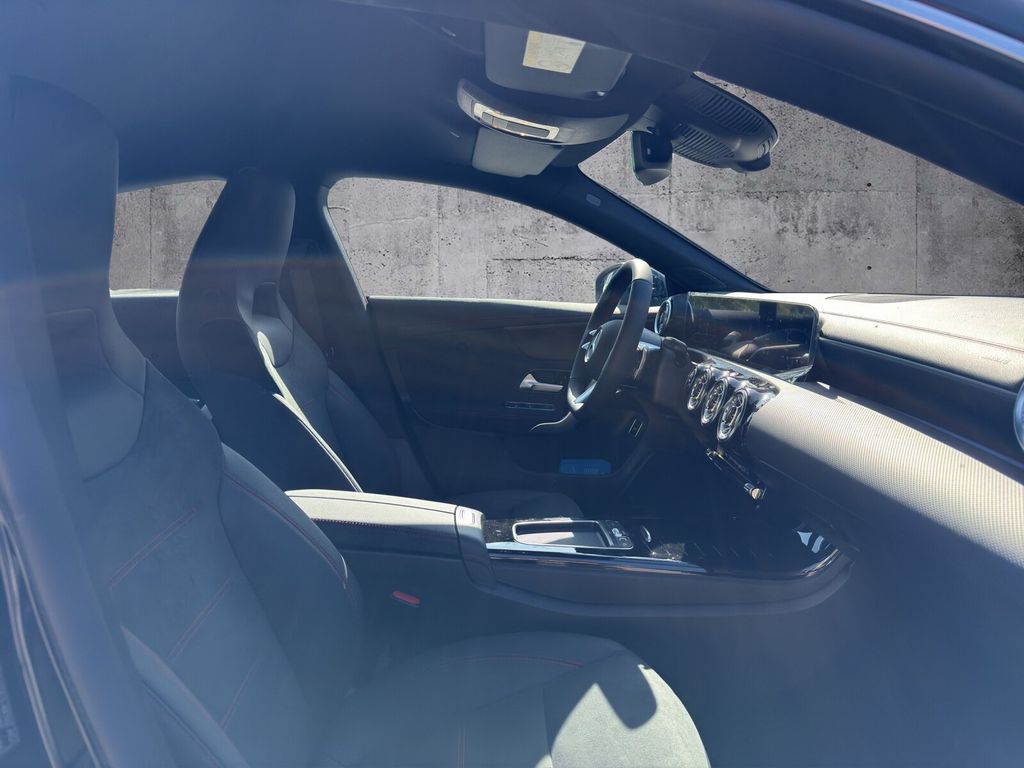 Mercedes-Benz CLA 200 2025