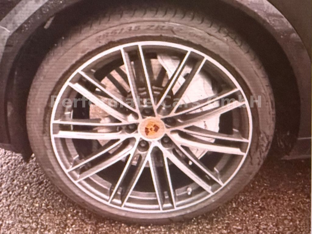 Porsche Cayenne 2021