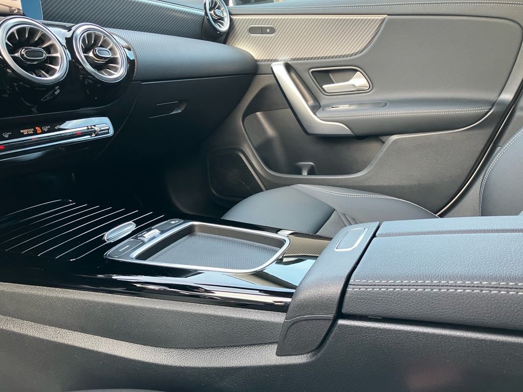 Mercedes-Benz CLA 180 2024