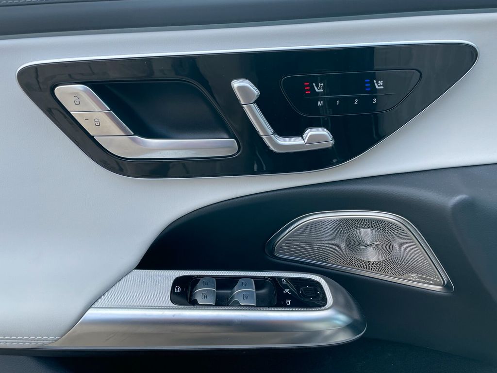 Mercedes-Benz E 300 2025