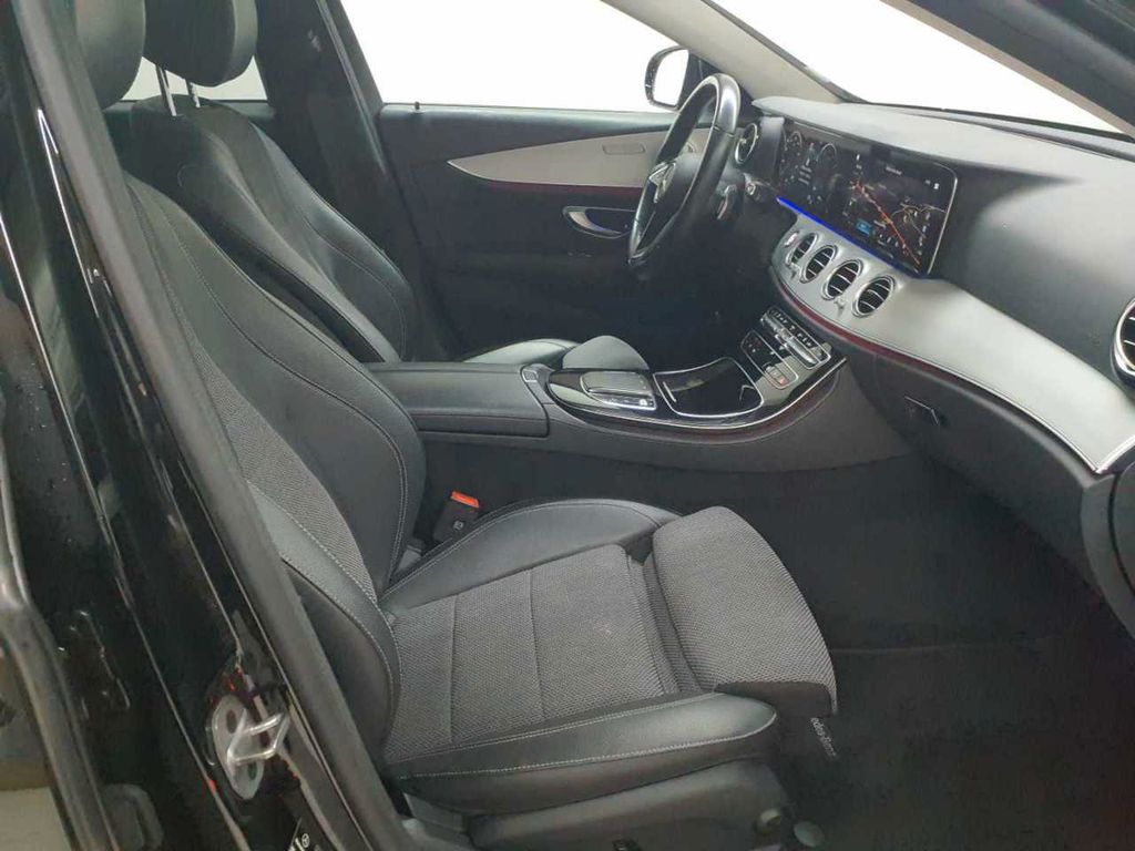 Mercedes-Benz E 300 2022