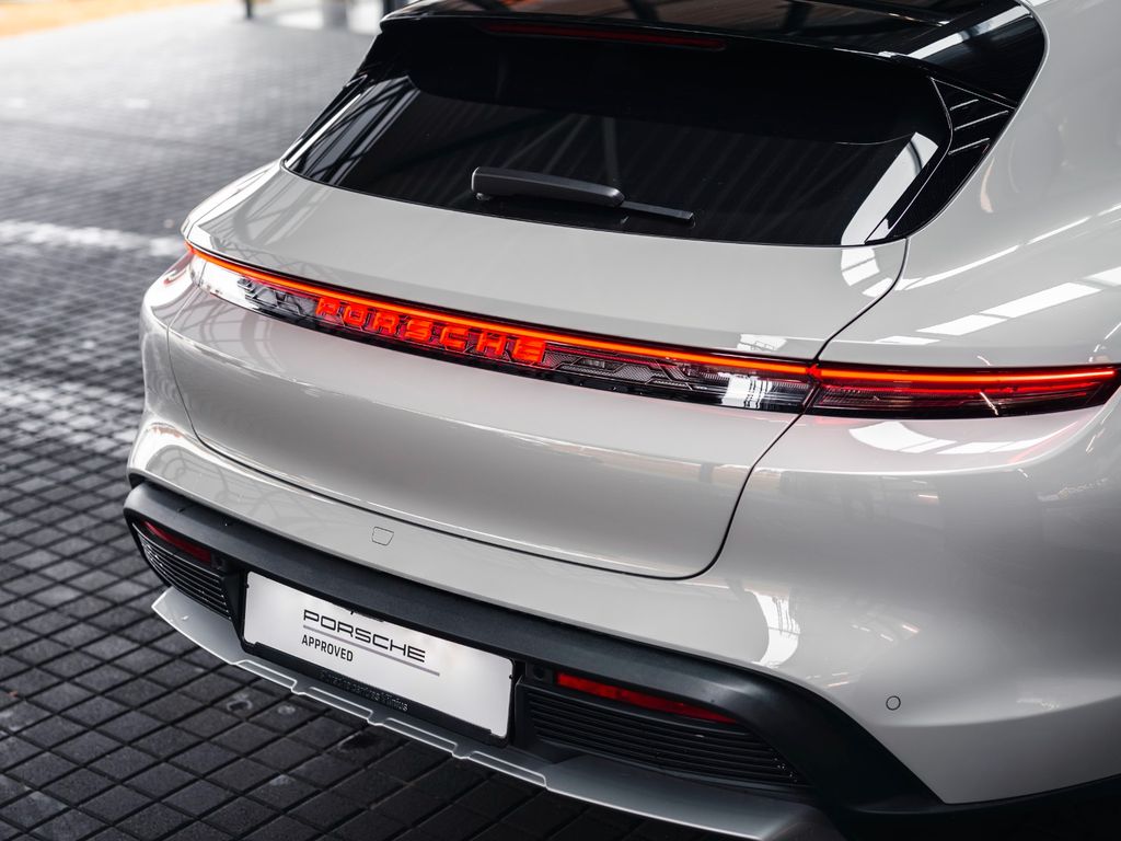 Porsche Taycan 2025