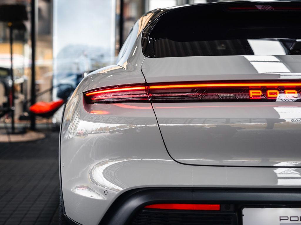 Porsche Taycan 2025