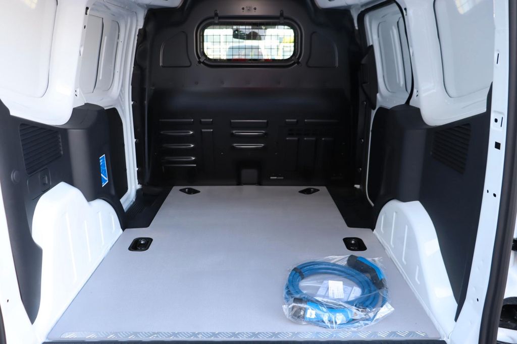 Ford Transit Courier 2025