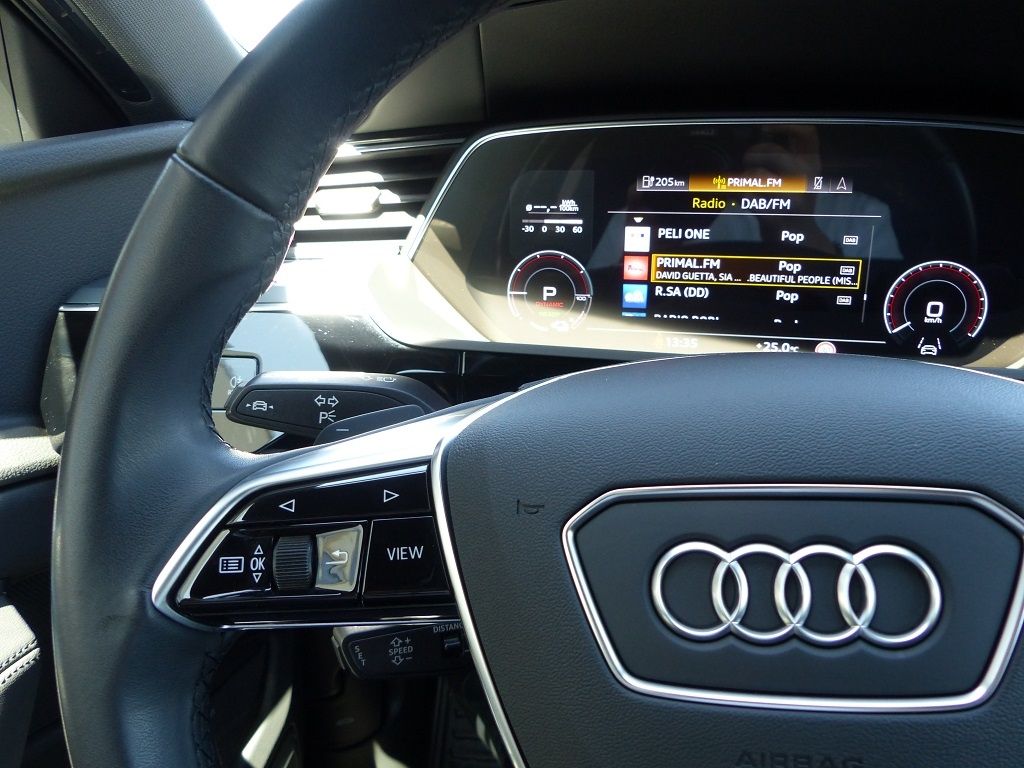 Audi e-tron 2023