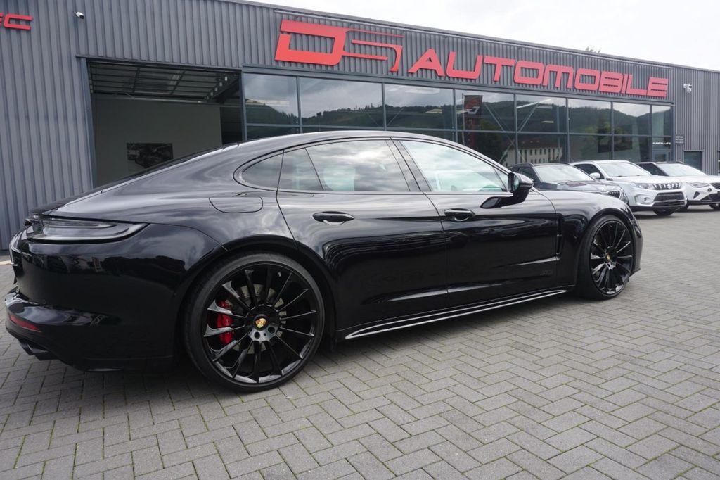 Porsche Panamera 2021