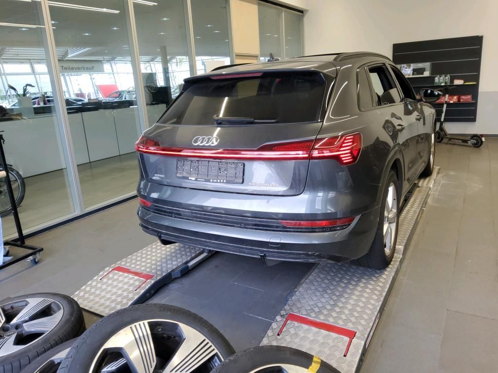 Audi e-tron 2022