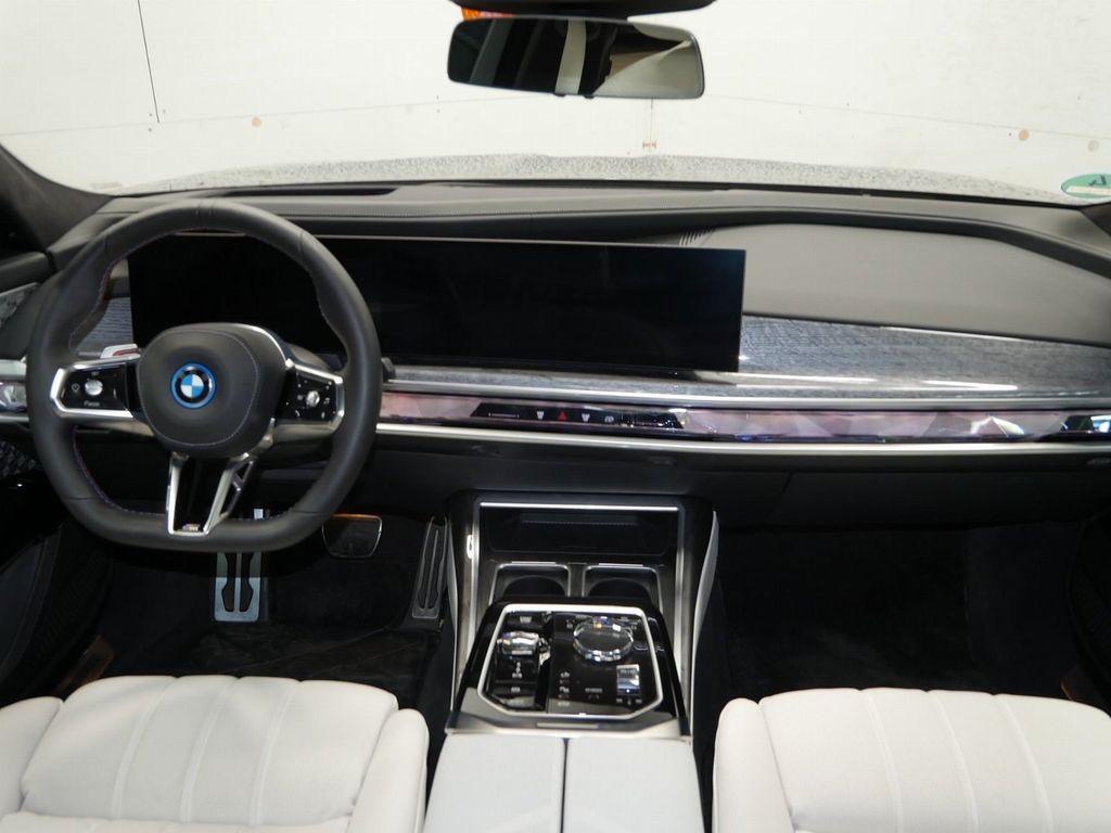BMW i7 2024