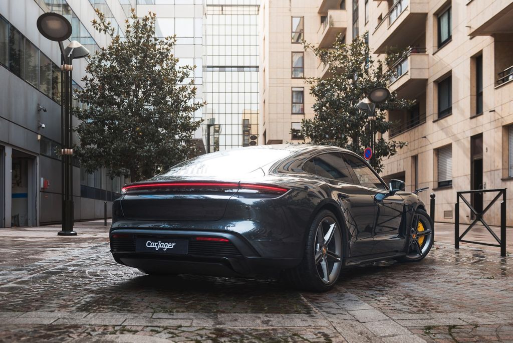 Porsche Taycan 2021