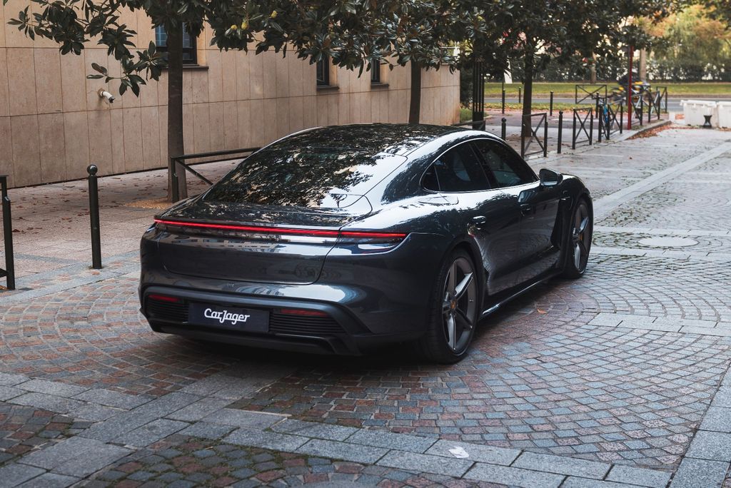 Porsche Taycan 2021