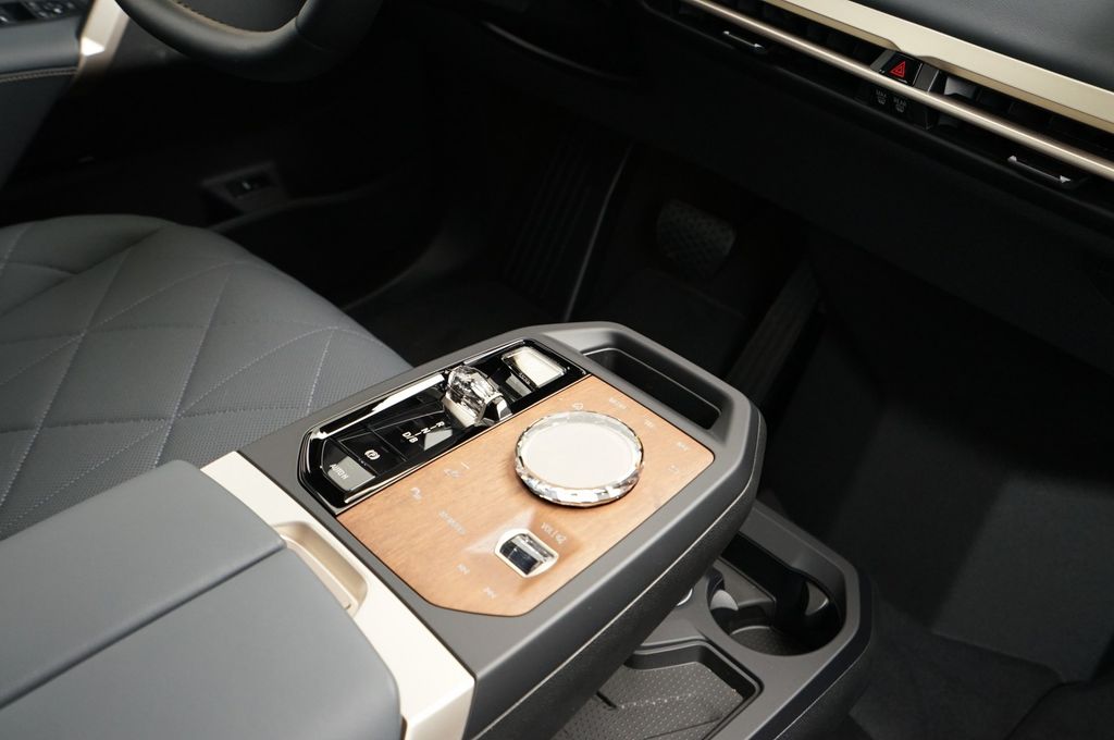 BMW iX 2023