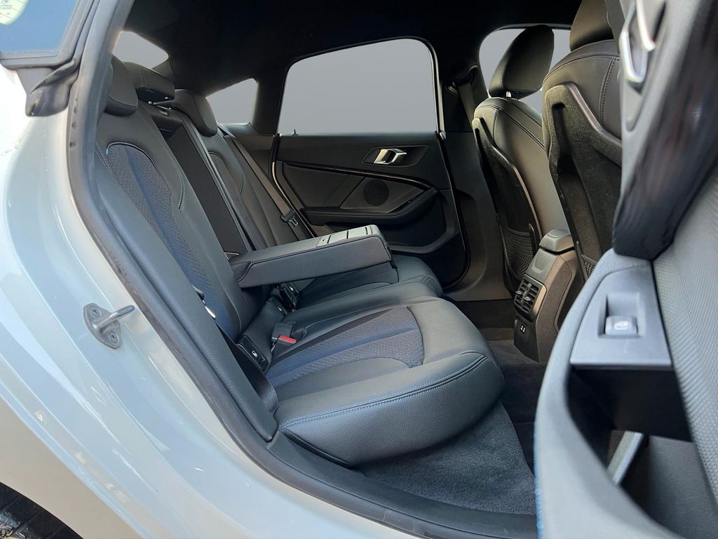 BMW 218 2021