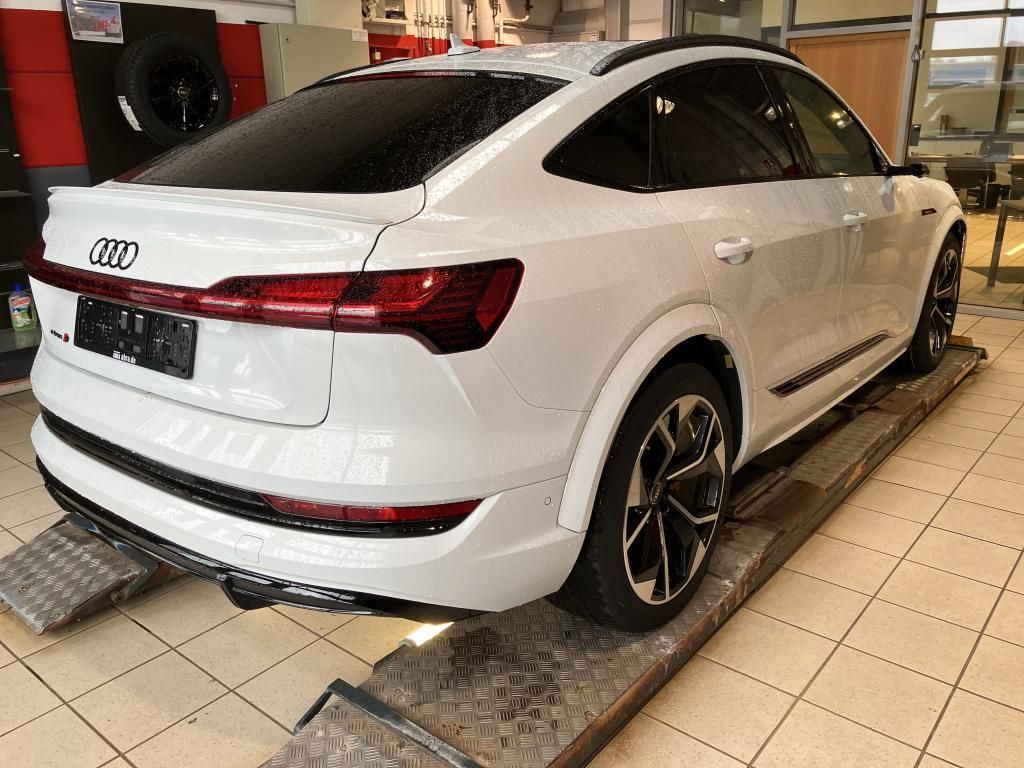 Audi e-tron 2022