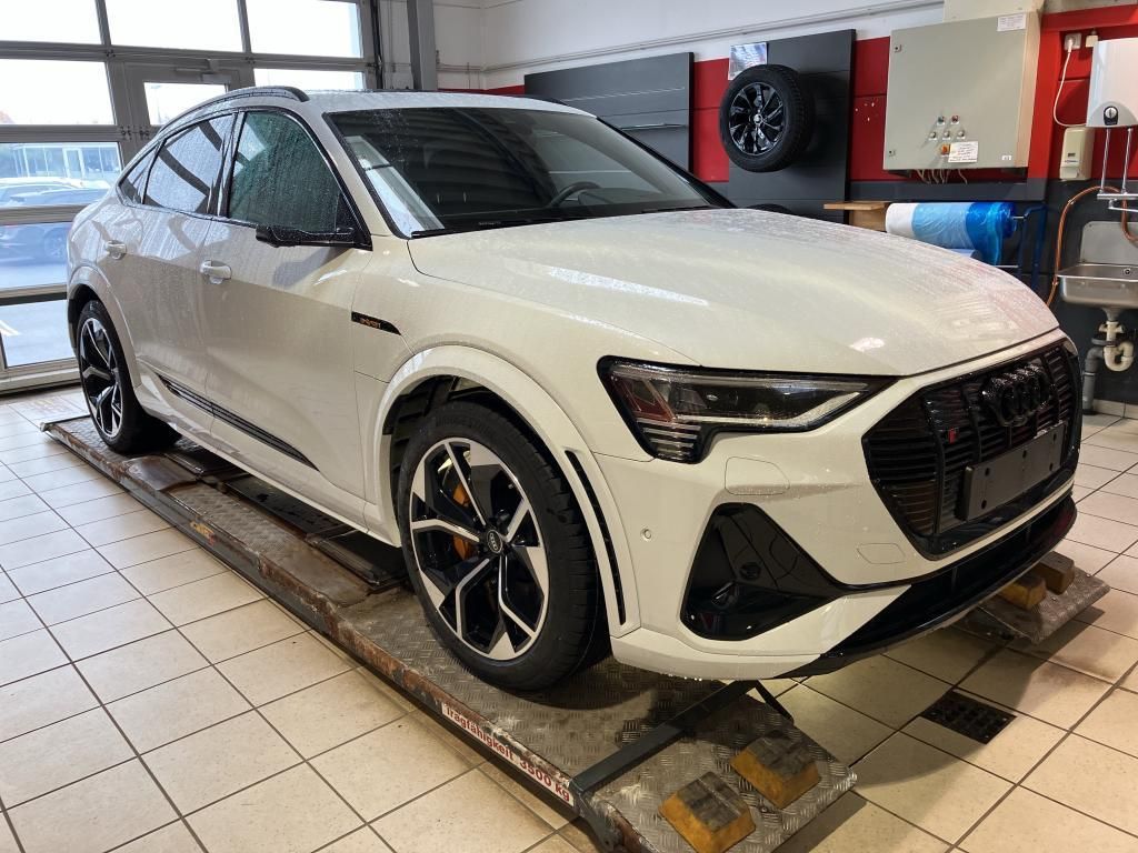Audi e-tron 2022