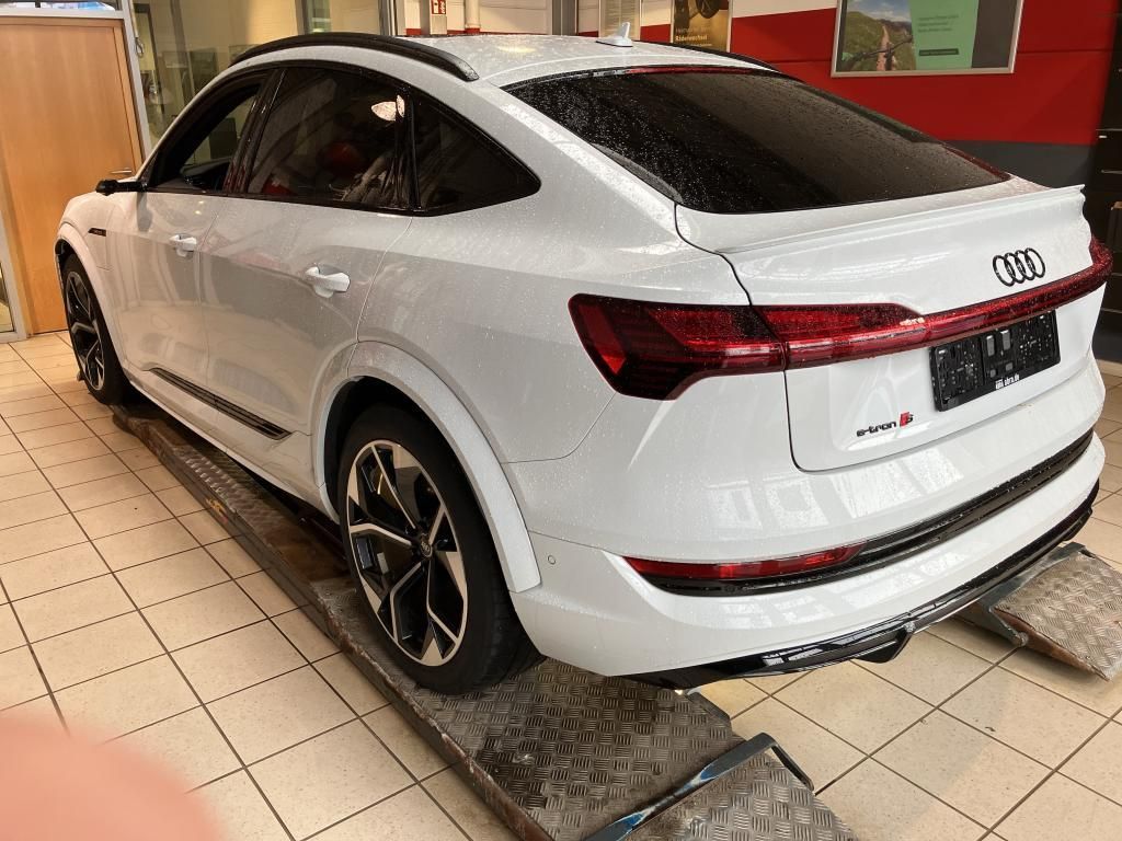 Audi e-tron 2022