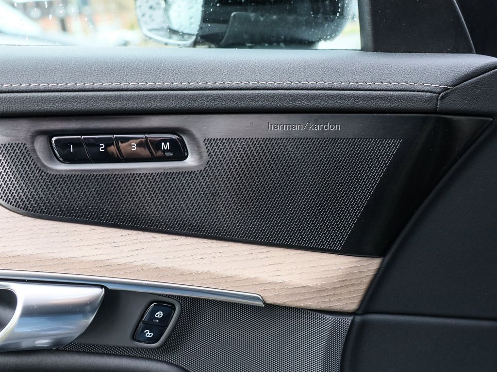 Volvo XC90 2025