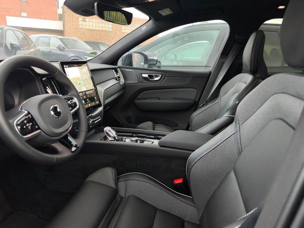 Volvo XC60 2025