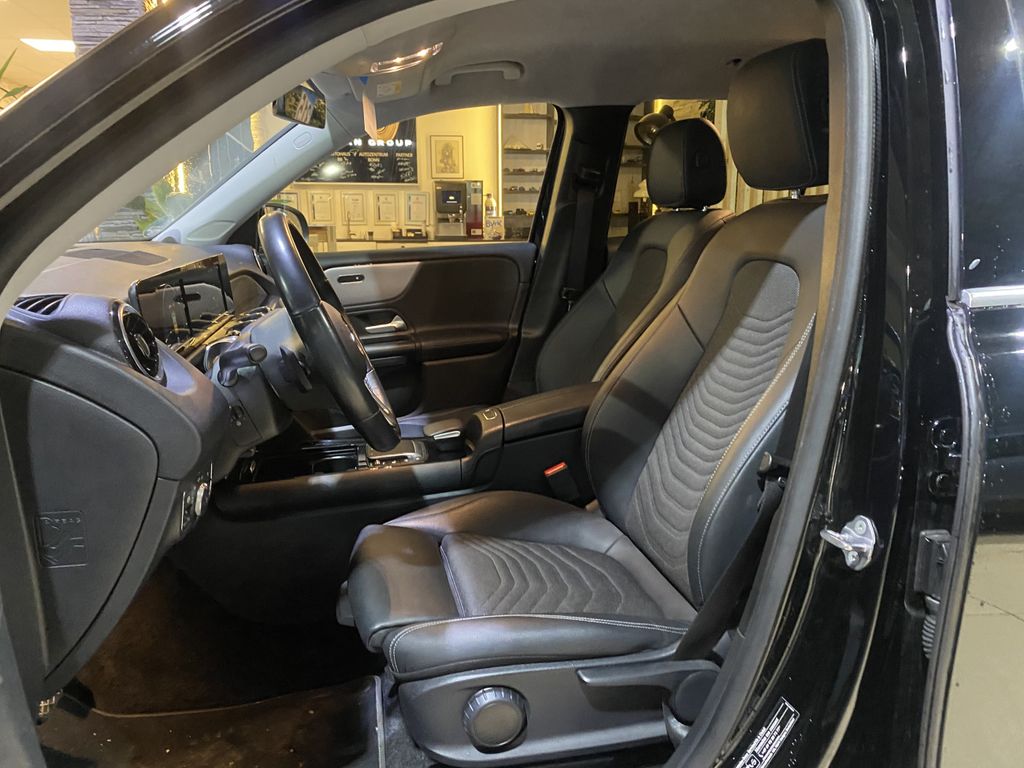 Mercedes-Benz GLB 200 2023